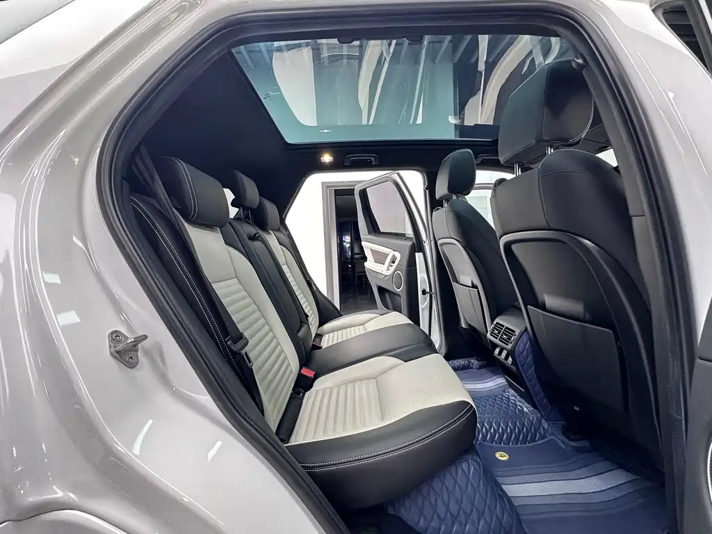Land Rover Discovery Sport 2023 — фото 11