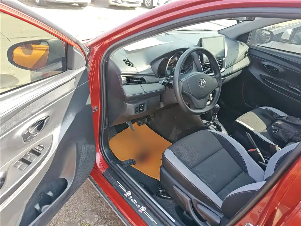 Toyota Yaris L 2020 — фото 16