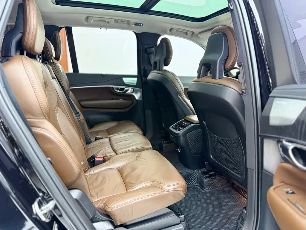 Volvo XC90 2020 — фото 20