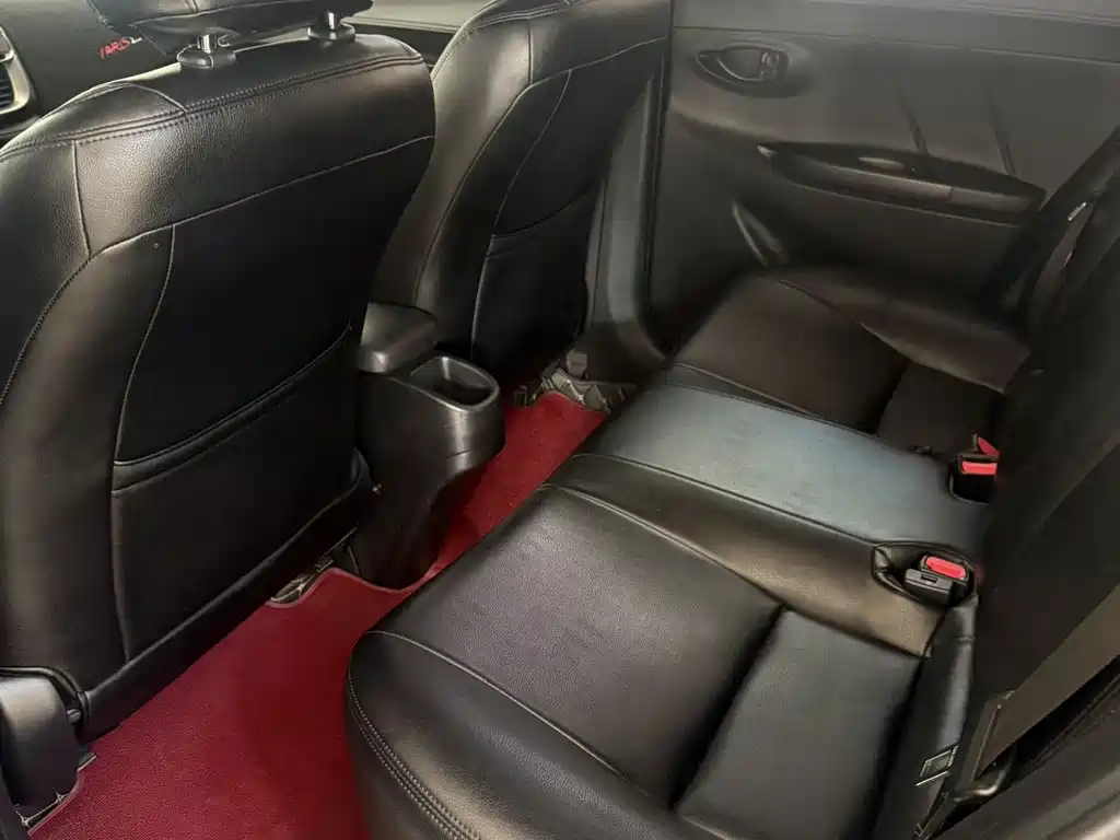 Toyota Yaris L 2022 — фото 13