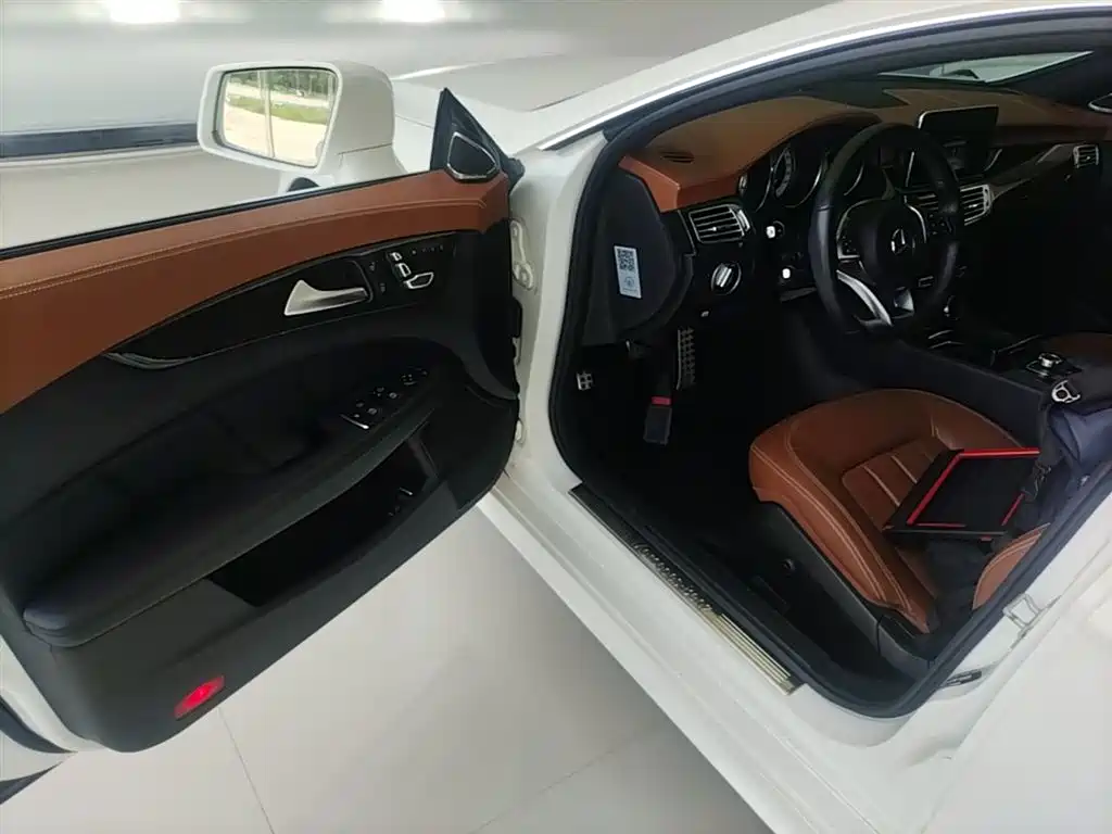 Mercedes-Benz CLS 2017 — фото 16