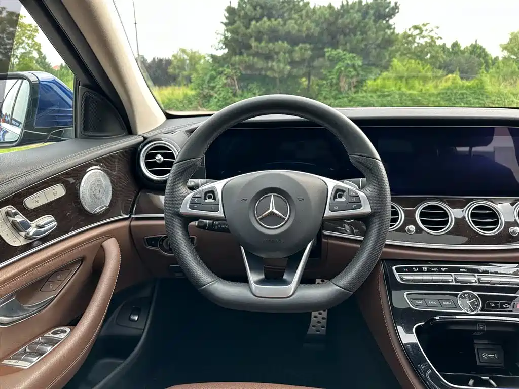 Mercedes-Benz E-Class 2017 — фото 18