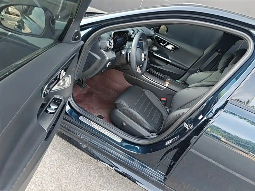Mercedes-Benz C-Class 2023 — фото 16