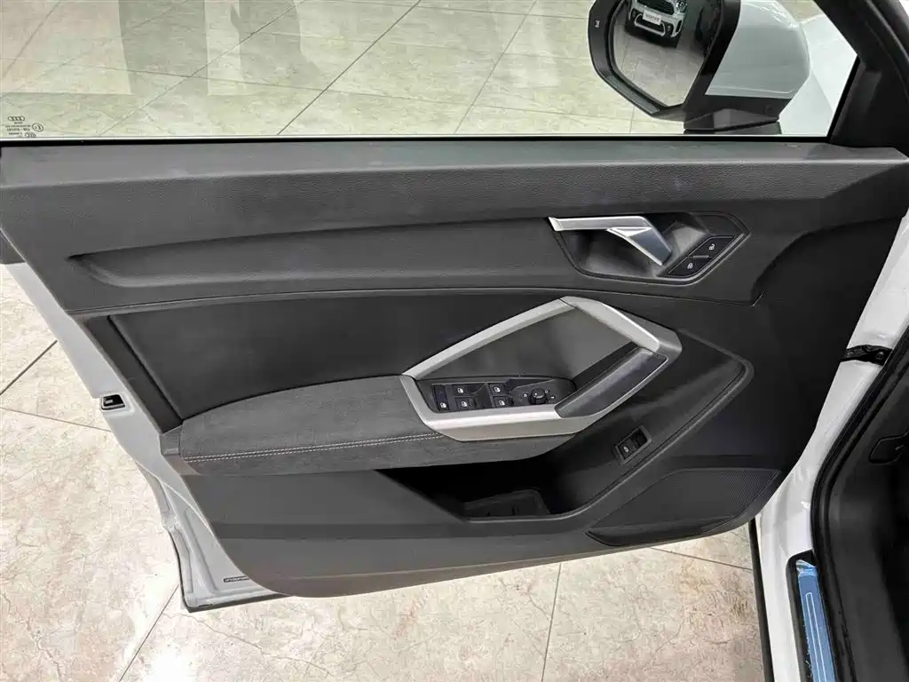 Audi Q3 2023 — фото 10