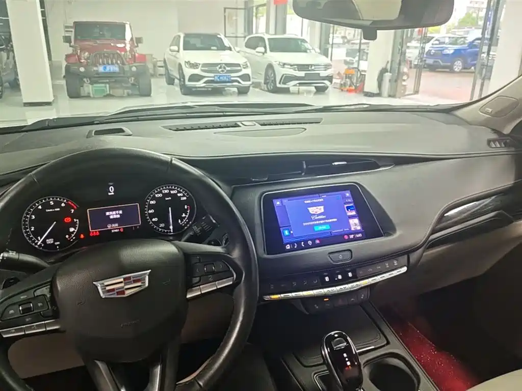 Cadillac XT4 2023 — фото 10