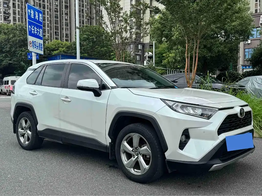 Toyota RAV4 2022 — фото 9