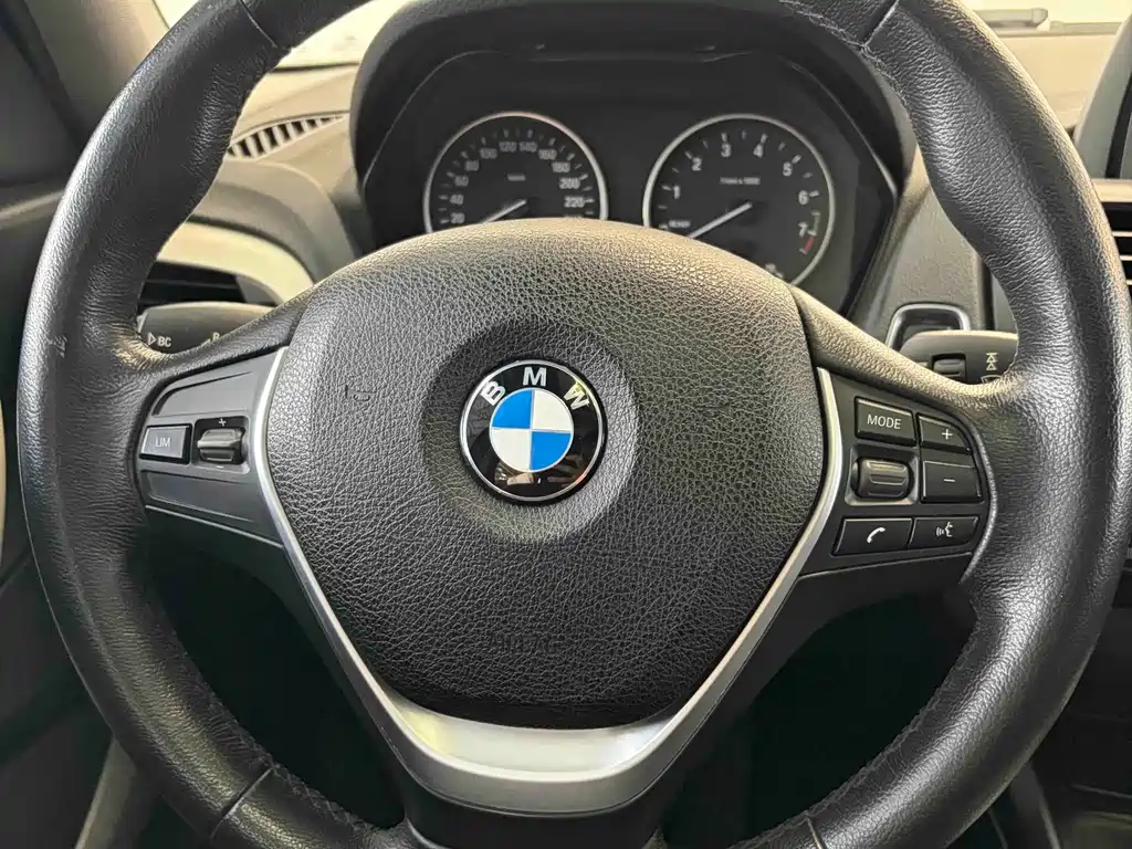 BMW 1 Series 2015 — фото 18