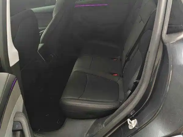 Tesla Model Y 2025