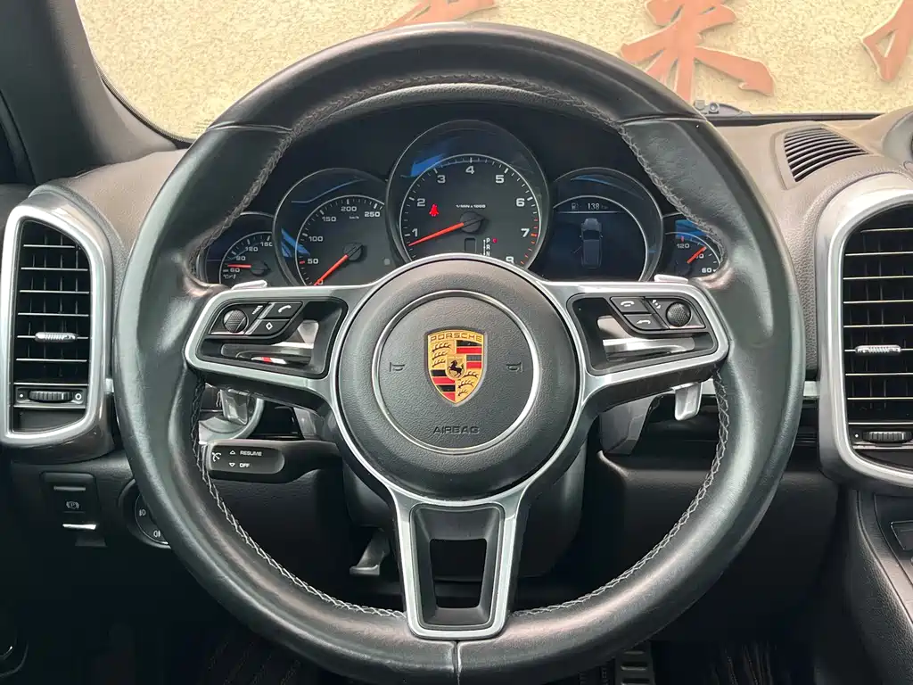 Porsche Cayenne 2017 — фото 20