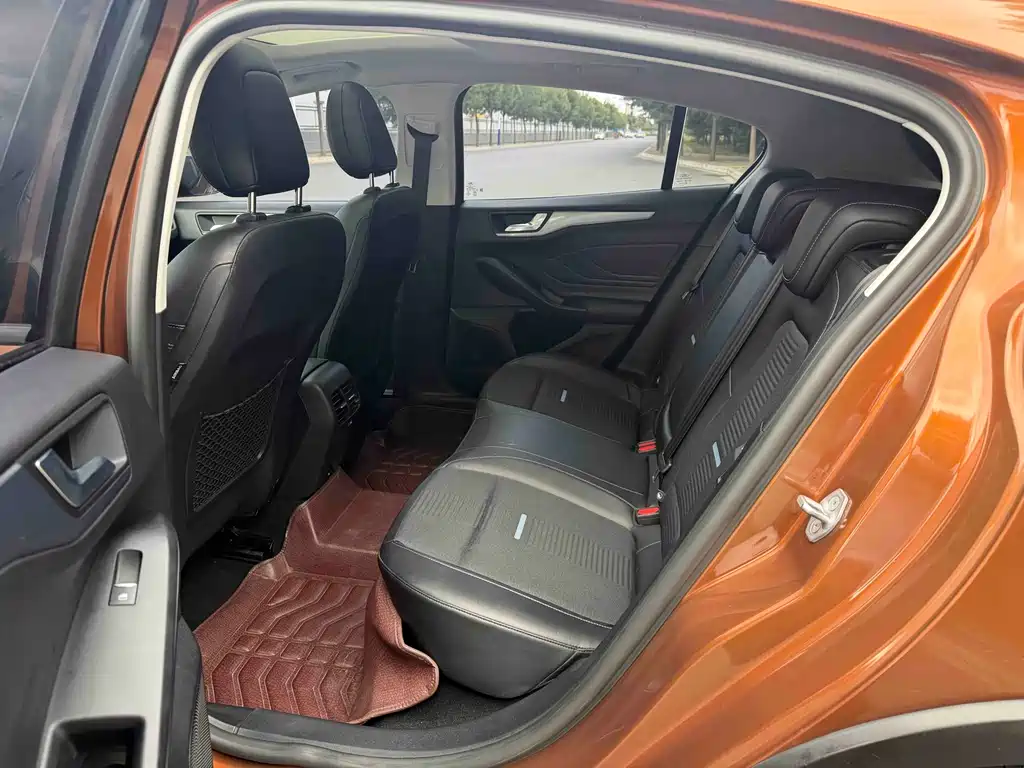 Ford Focus Active 2020 — фото 7
