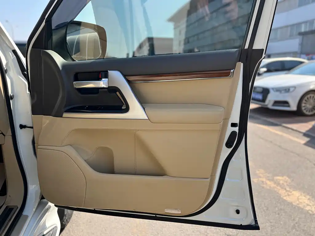 Toyota Land Cruiser 2018 — фото 22