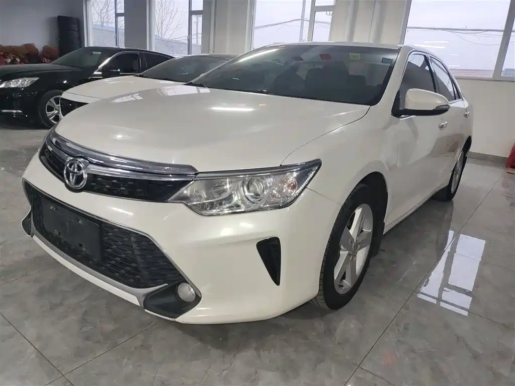 Toyota Camry 2015 — фото 2