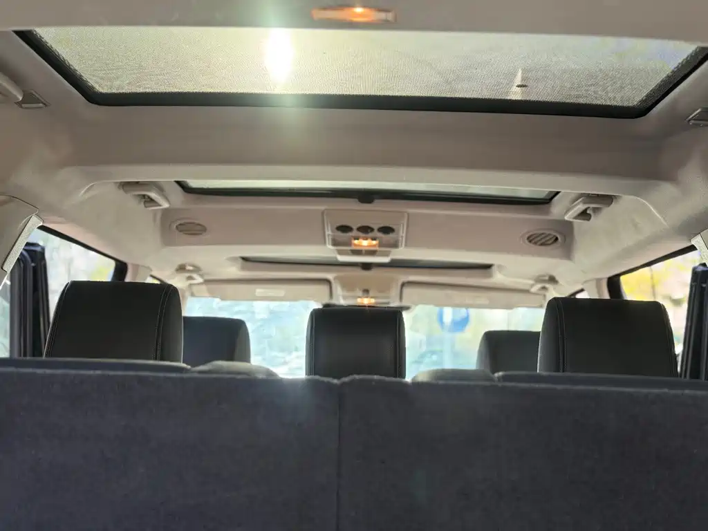 Land Rover Discovery 2015 — фото 19
