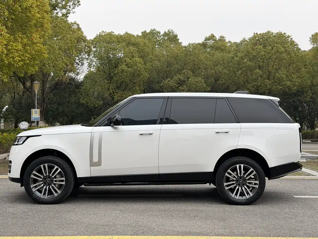 Land Rover Range Rover 2023 — фото 27
