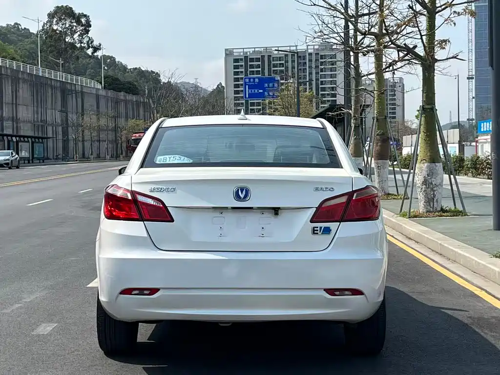 Changan Eado New Energy 2018 — фото 10