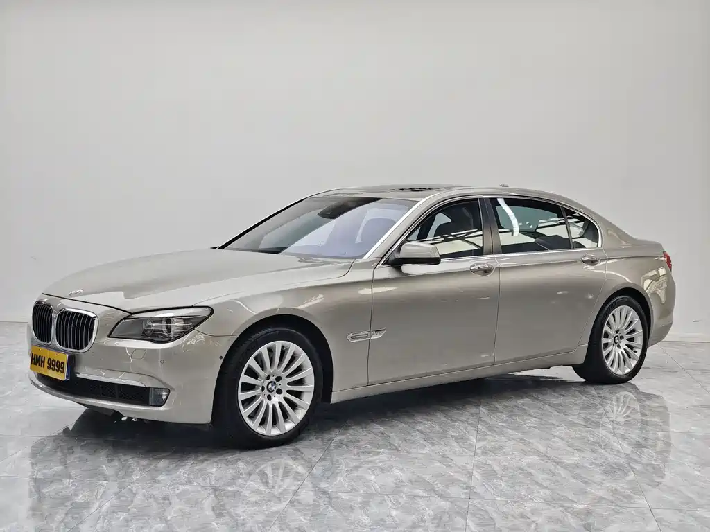 BMW 7 Series 2012 — фото 1