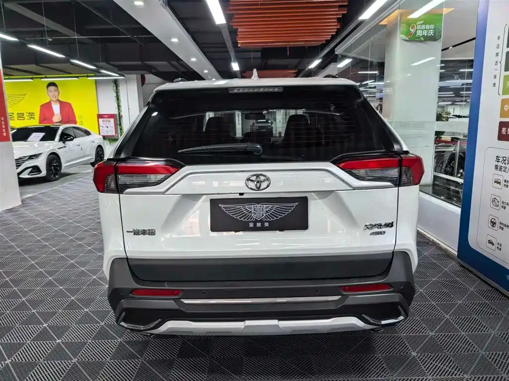 Toyota RAV4 2022 — фото 15