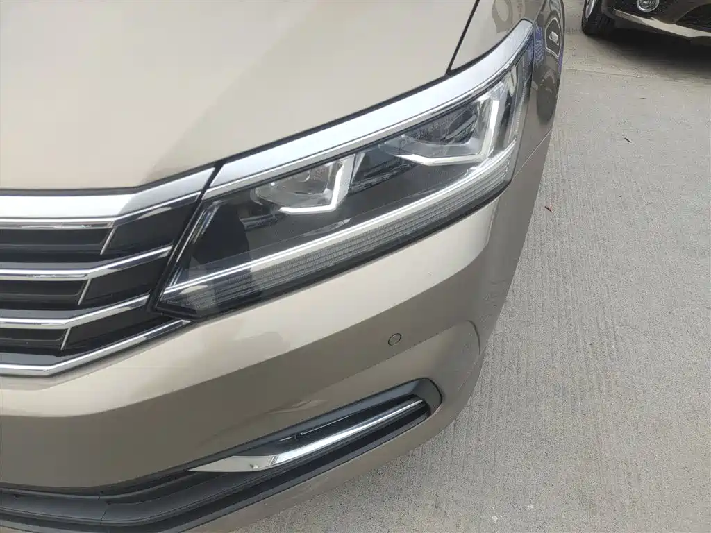 Volkswagen Passat 2017 — фото 24
