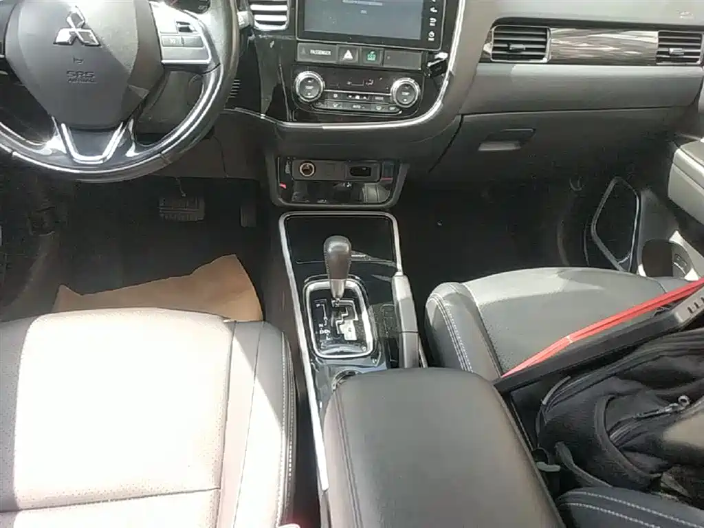 Mitsubishi Outlander 2018 — фото 14