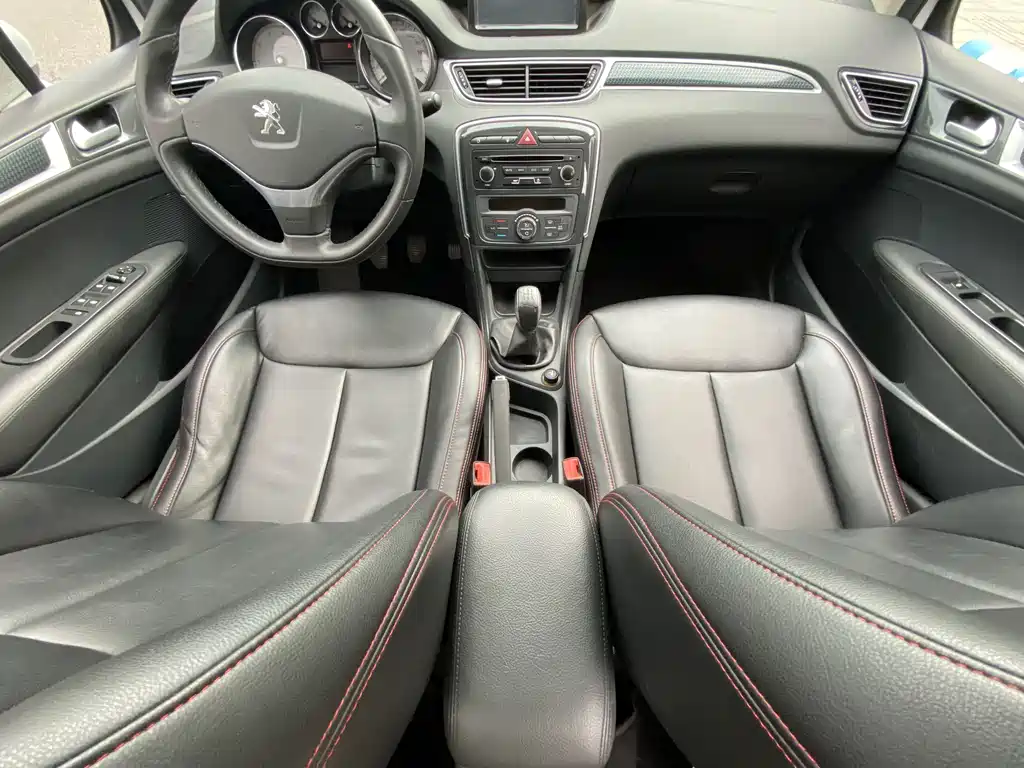Peugeot 308 2015 — фото 18