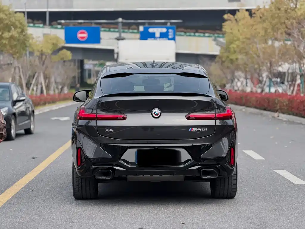 BMW X4 M40i 2023 — фото 14