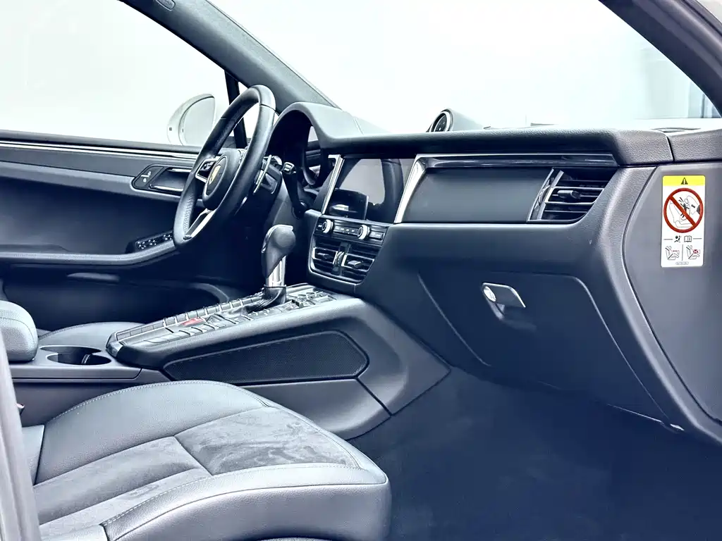 Porsche Macan 2021 — фото 16