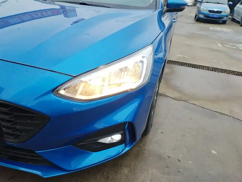 Ford Focus 2019 — фото 18