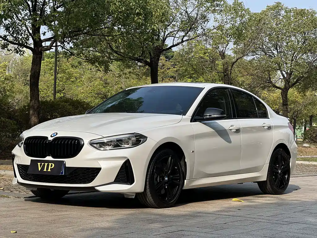 BMW 1 Series 2023 — фото 1