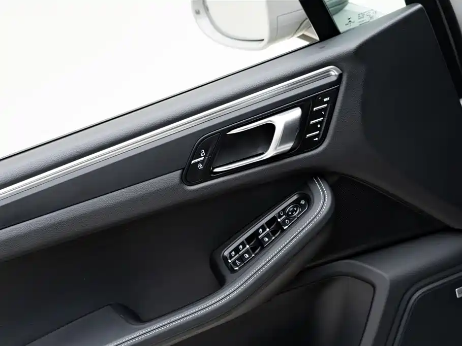 Porsche Macan 2022 — фото 15