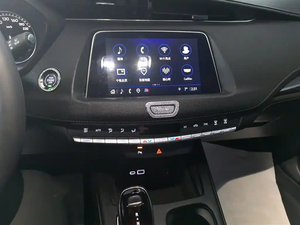 Cadillac XT4 2022 — фото 9