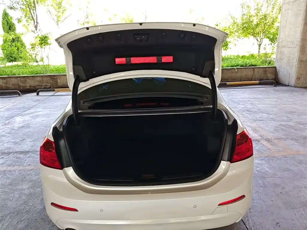 BMW 1 Series 2018 — фото 19