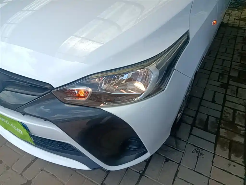Toyota Yaris L 2017 — фото 24