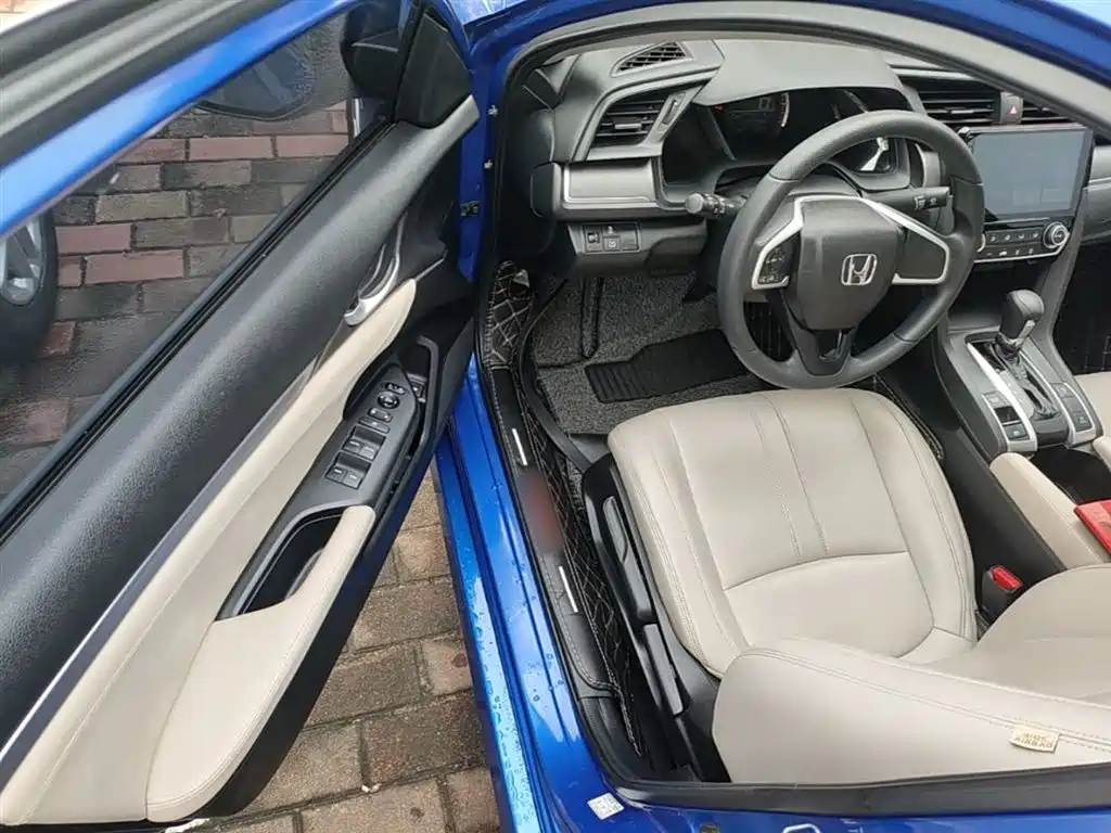 Honda Civic 2018 — фото 16