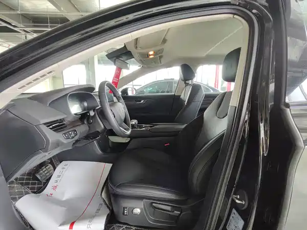 Hongqi E-QM5 2024
