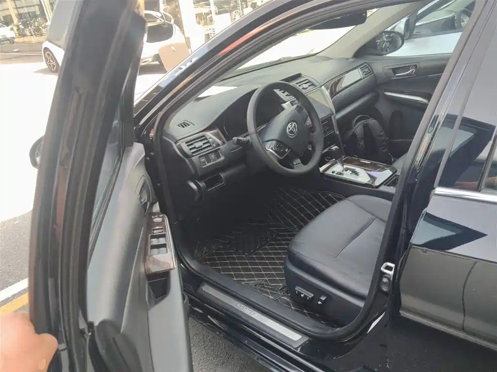Toyota Camry 2015 — фото 16