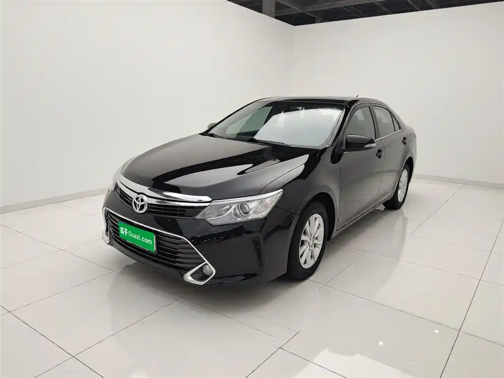 Toyota Camry 2015 — фото 1