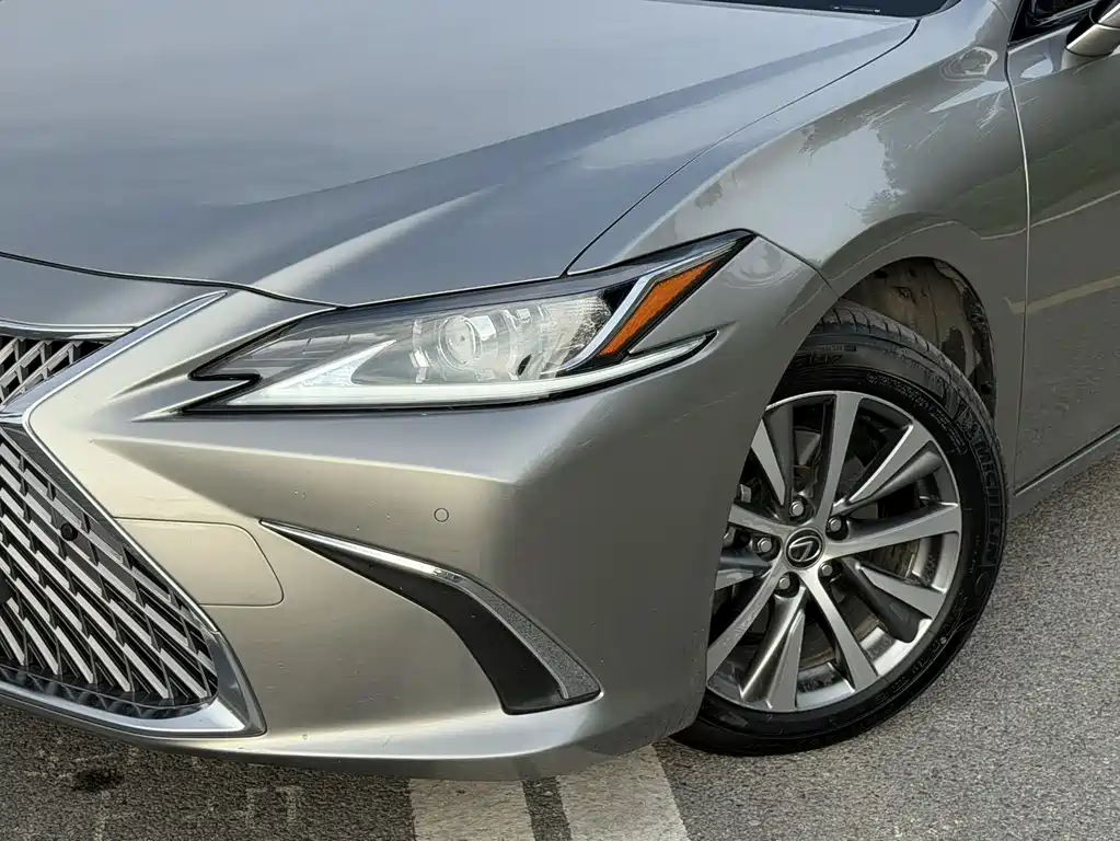 Lexus ES 2020 — фото 14