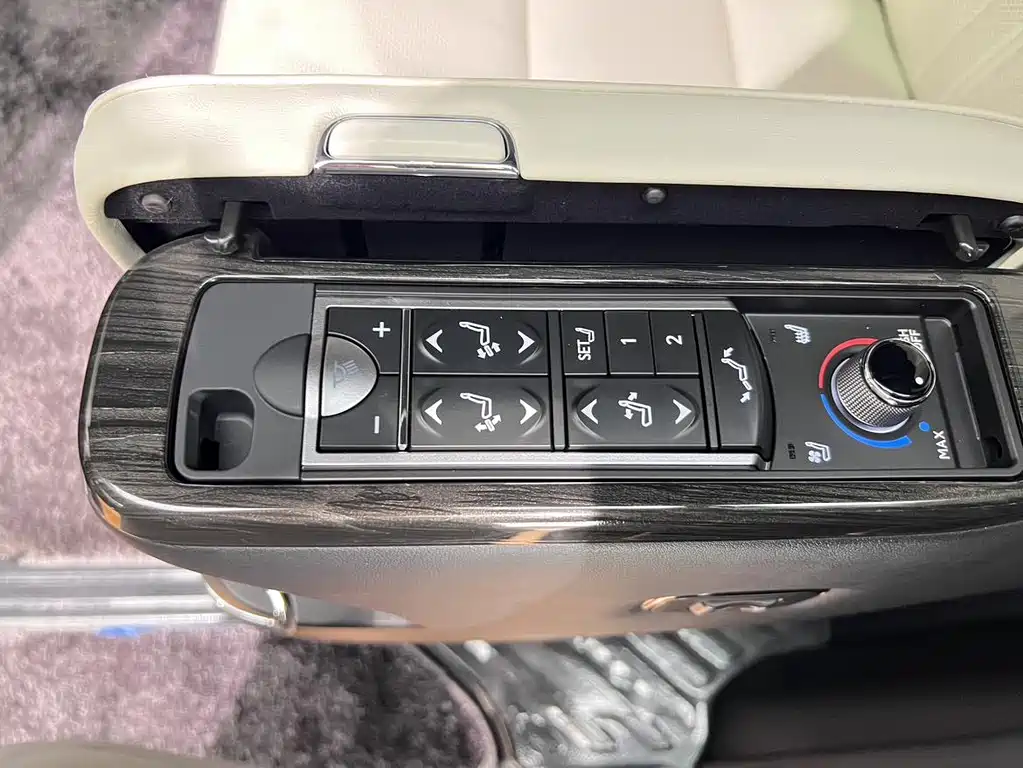Lexus LM 2022 — фото 12