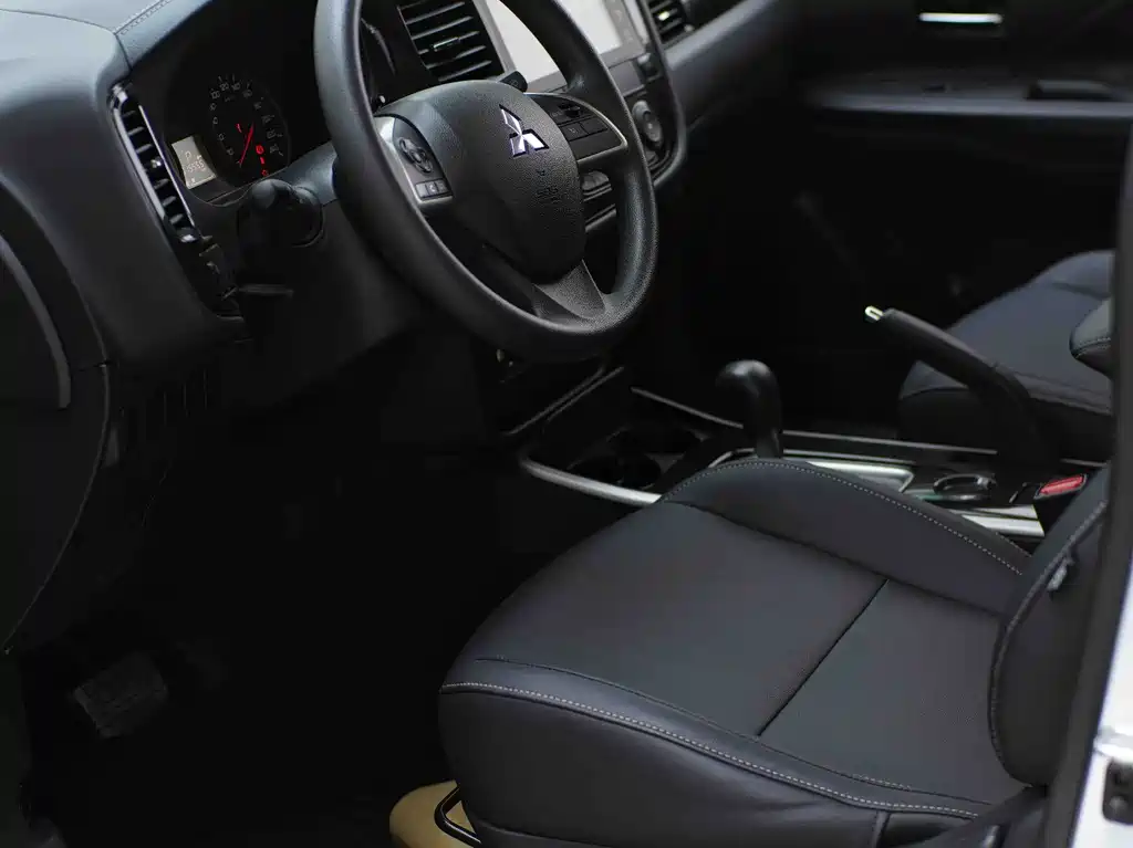 Mitsubishi Outlander 2022 — фото 20