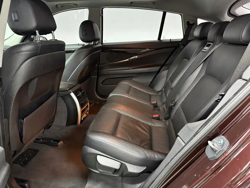 BMW 5 Series GT 2016 — фото 8