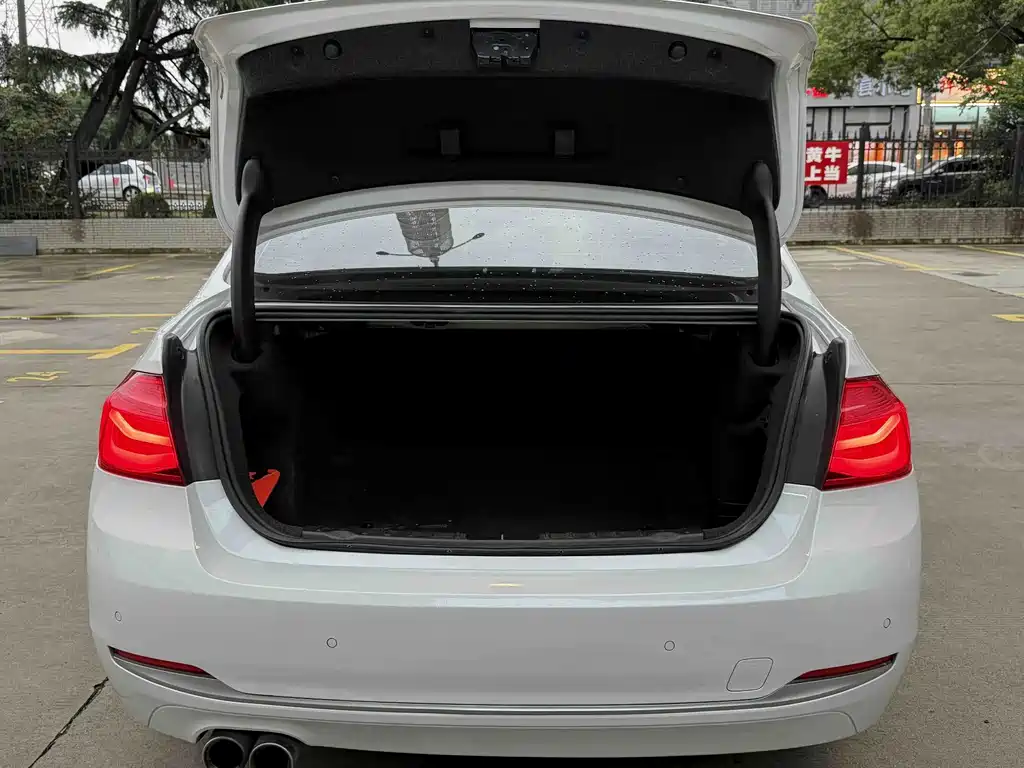 BMW 3 Series 2019 — фото 12