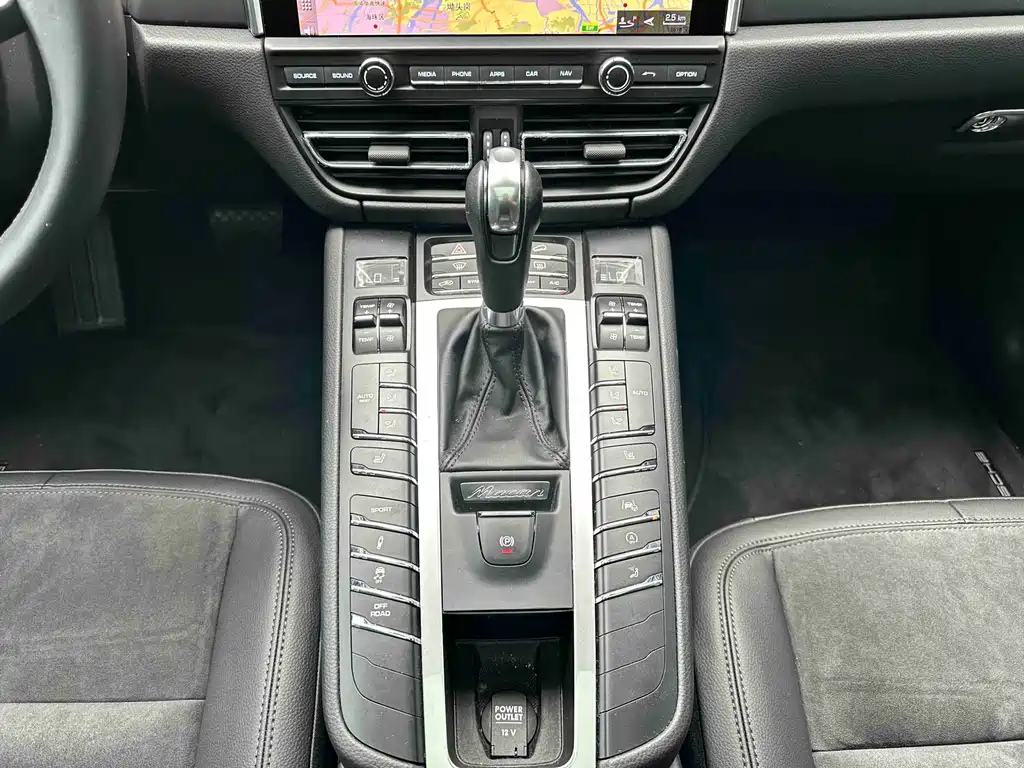 Porsche Macan 2020 — фото 16