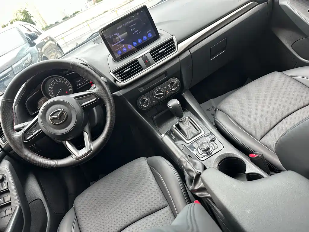 Mazda 3 Axela 2017 — фото 12
