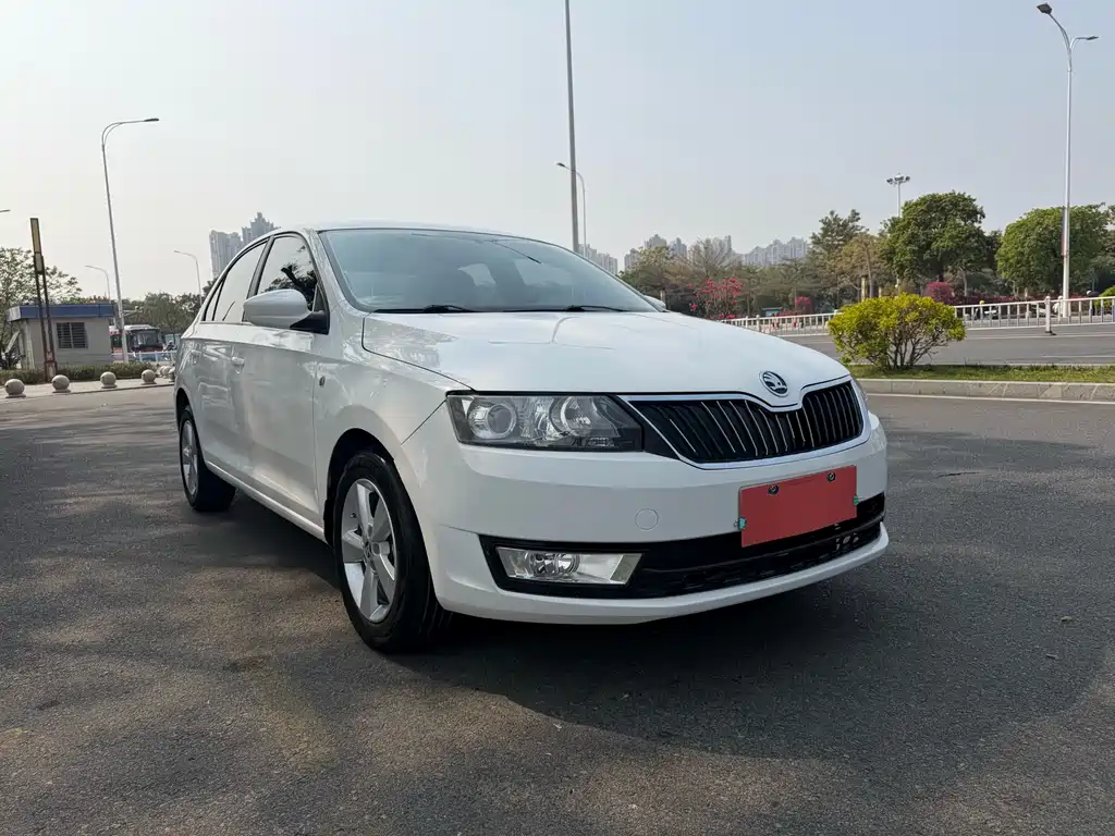 Skoda Rapid 2013 — фото 3