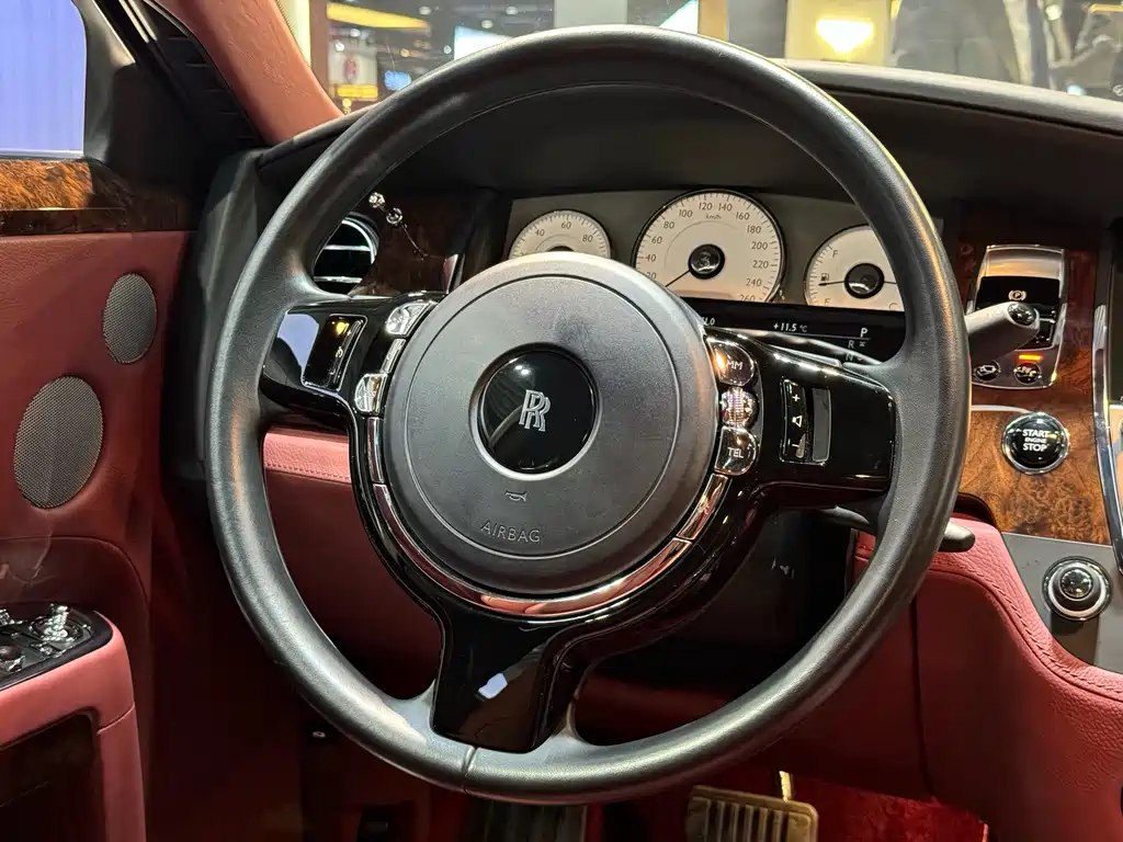 Rolls-Royce Ghost 2015 — фото 10