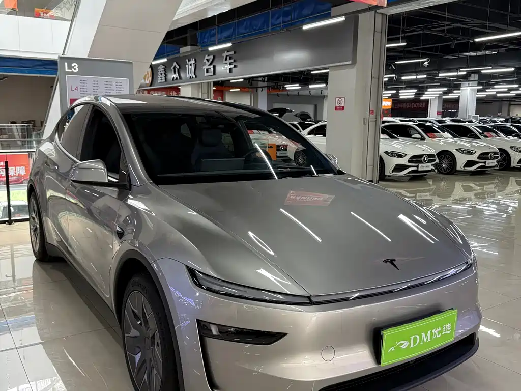 Tesla Model Y L 2026