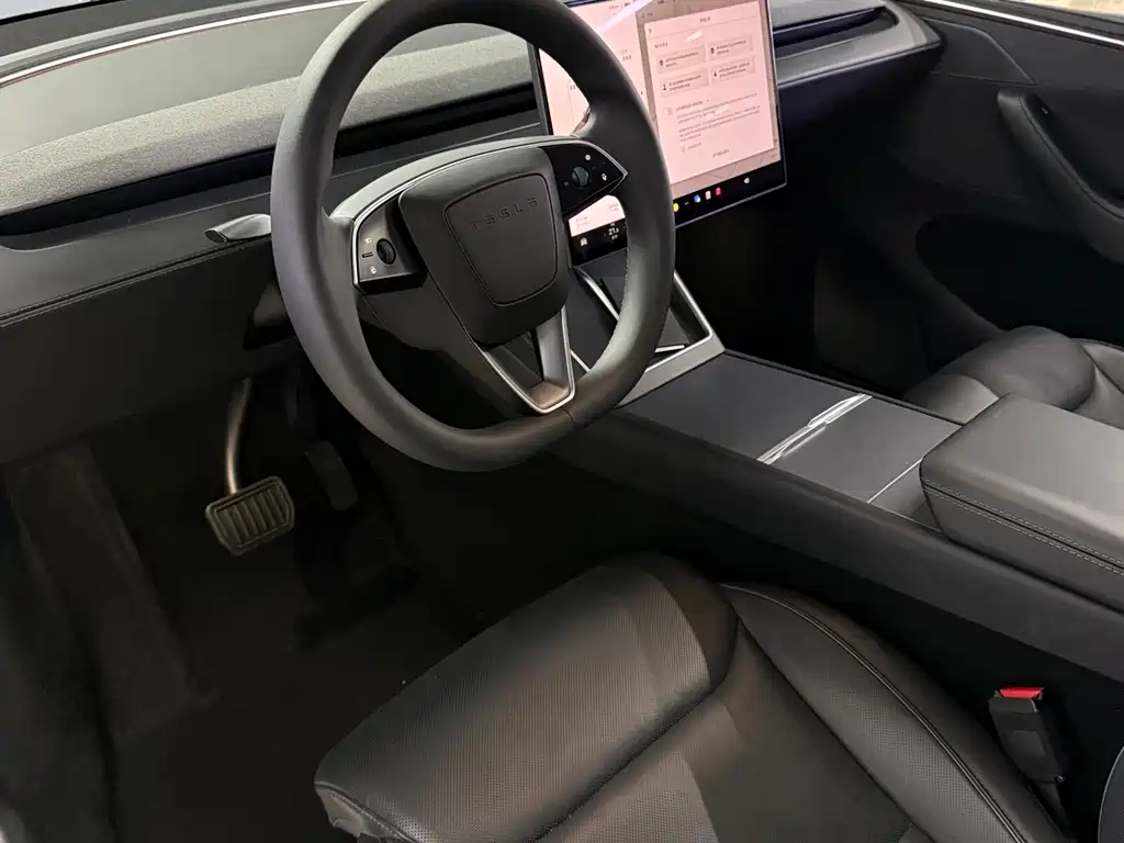 Tesla Model Y L 2026