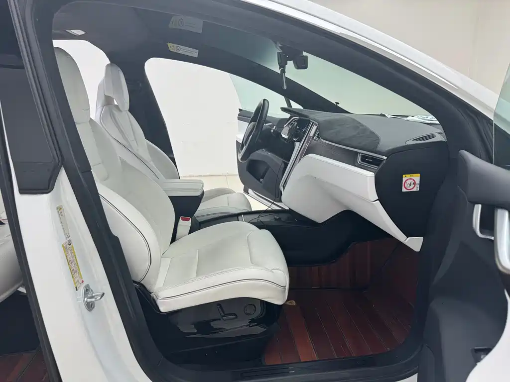 Tesla Model X 2016 — фото 10