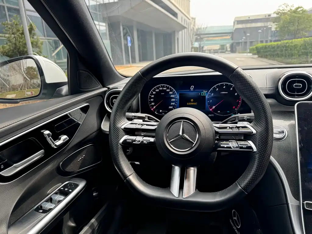 Mercedes-Benz C-Class 2023 — фото 9