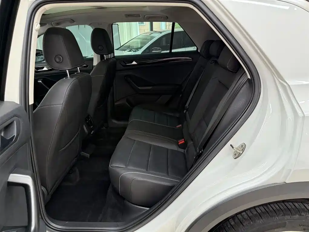 Volkswagen T-Roc 2023 — фото 18